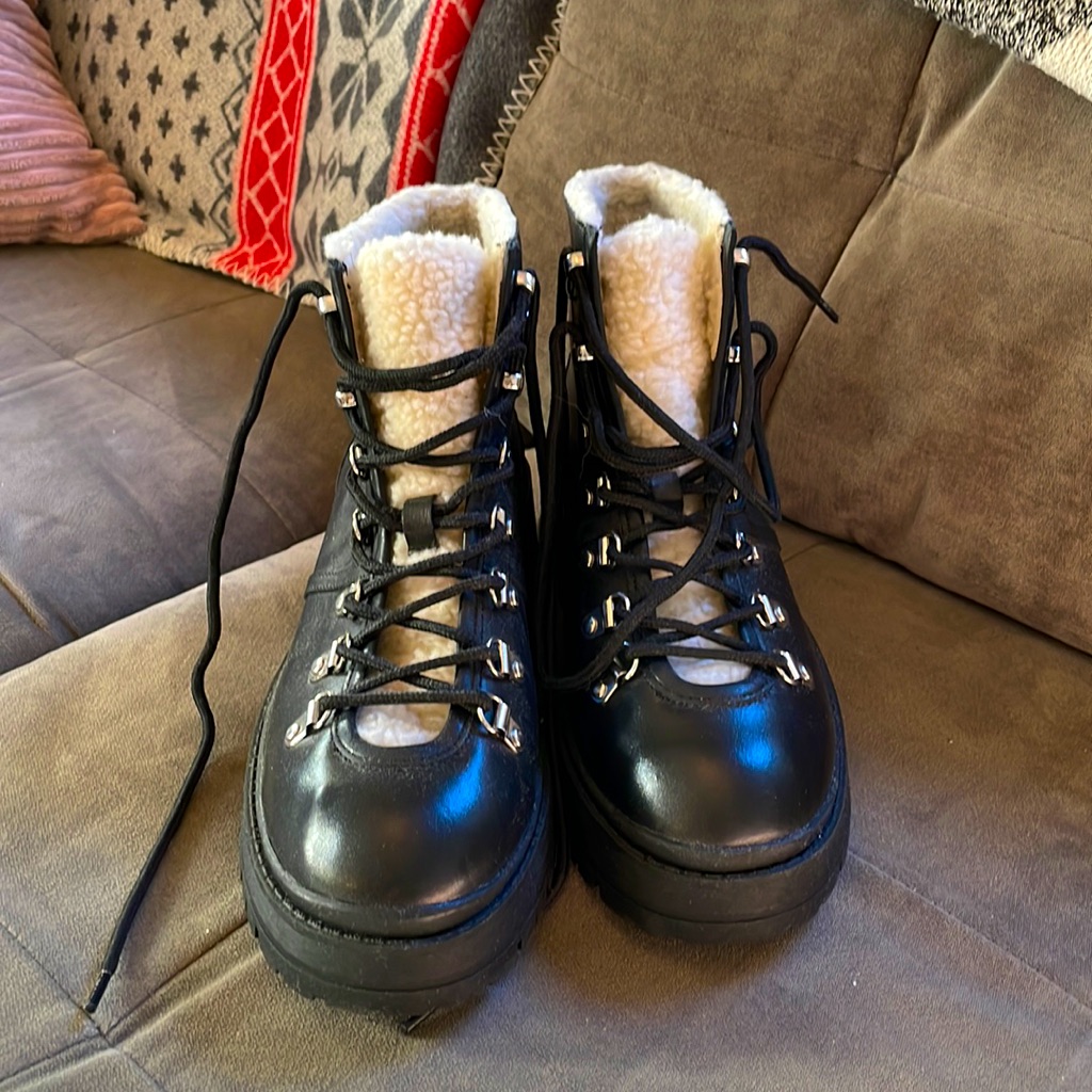 Aqua Bloomingdale’s Black Leather Lace Up Hiking Style Boots Size 9. Brand New.